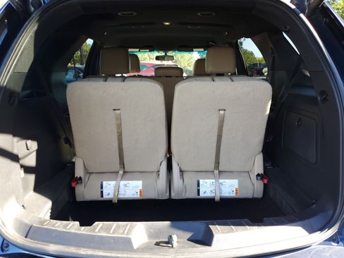 Used 2016 Ford Explorer XLT w/ Equipment Group 202A image 9