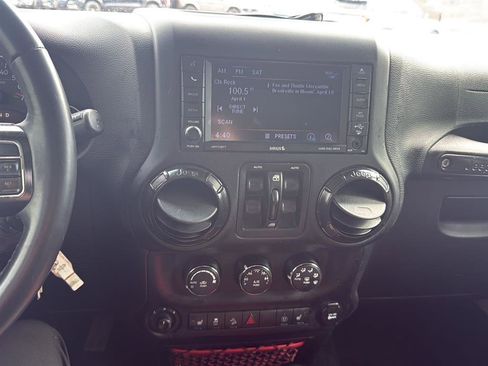 Used 2018 Jeep Wrangler Unlimited Rubicon AWD/4WD image 10