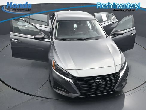 Used 2025 Nissan Altima 2.5 SV FWD image 35