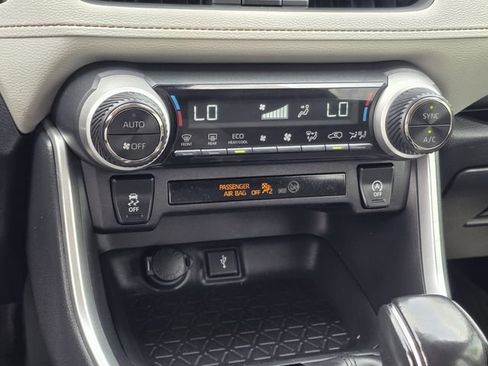 Used 2020 Toyota RAV4 XLE Premium image 20