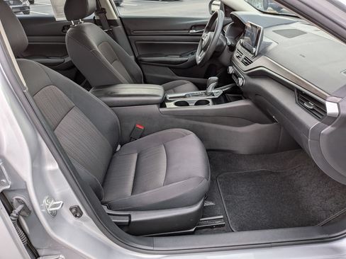 Used 2024 Nissan Altima 2.5 SV FWD image 35