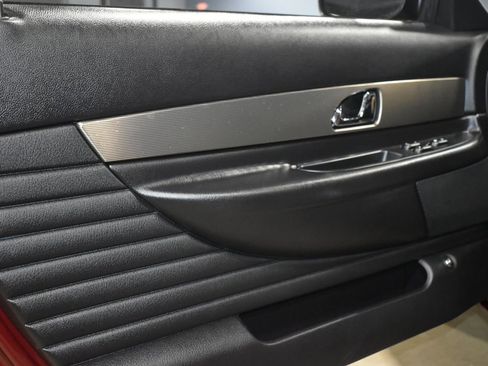 Used 2004 Ford Thunderbird image 30