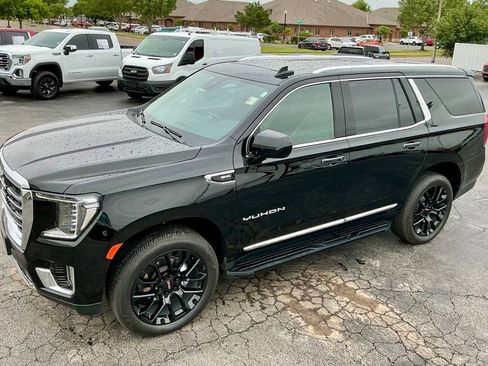 Used 2023 GMC Yukon SLT AWD/4WD image 5