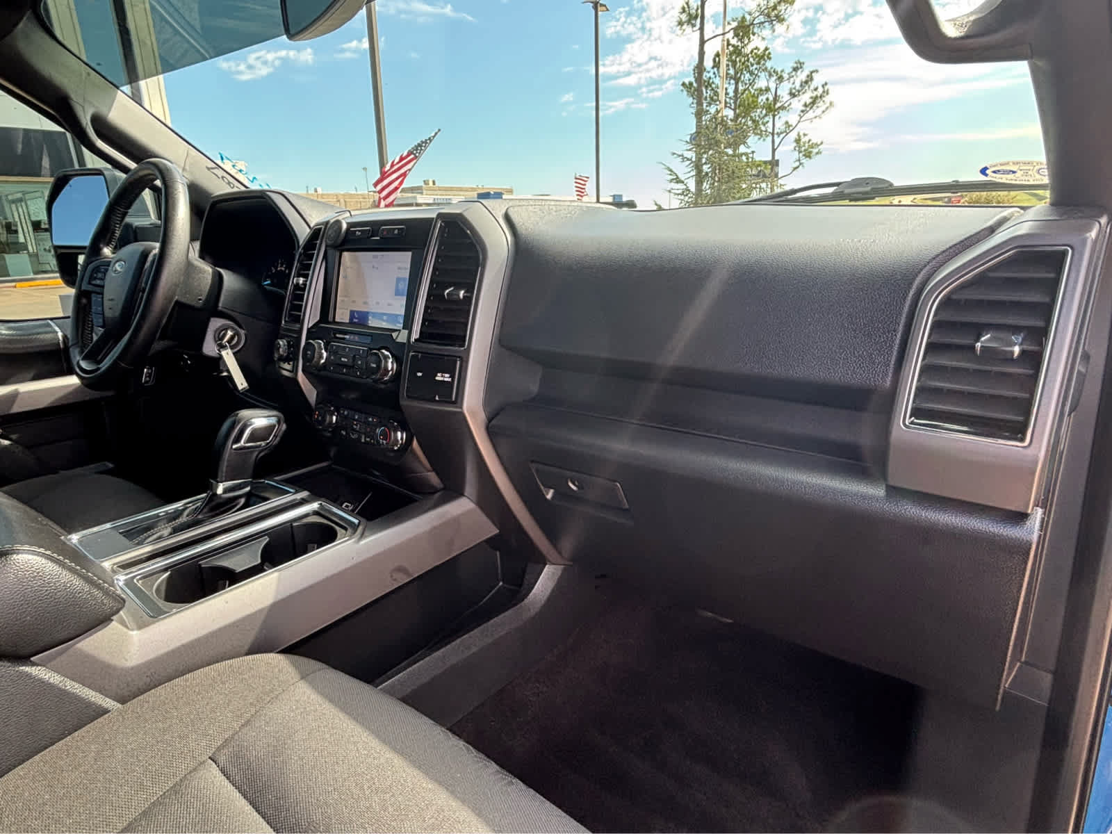 Used 2019 Ford F150 XLT w/ Equipment Group 302A Luxury AWD/4WD image 11