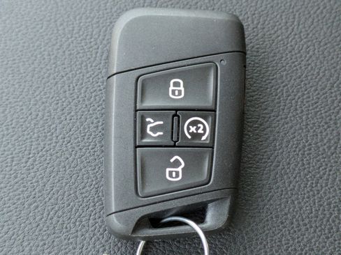 New 2026 Volkswagen Taos SE image 30