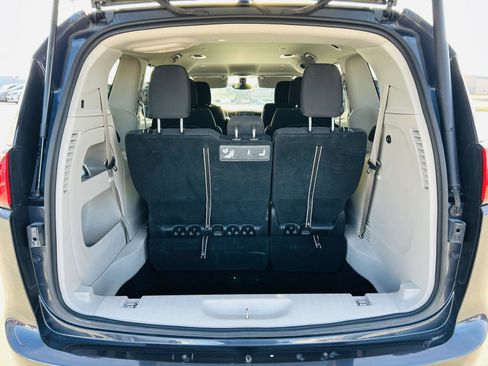 Used 2020 Chrysler Pacifica Touring w/ Cold Weather Group image 26