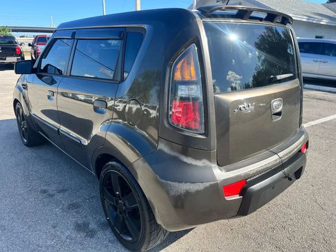 Used 2010 Kia Soul ! image 5