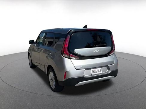 Used 2025 Kia Soul LX w/ LX Technology Package FWD image 11