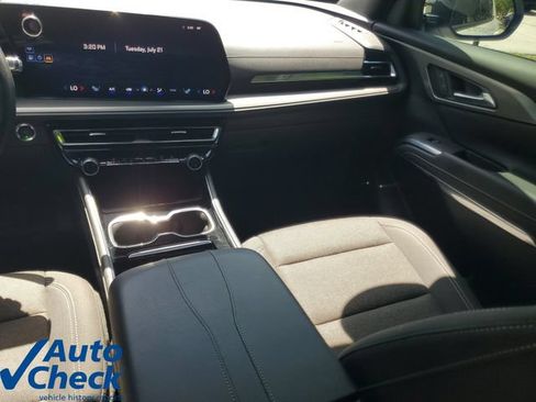 Used 2024 Chevrolet Traverse LT w/ Midnight/Sport Edition FWD image 17