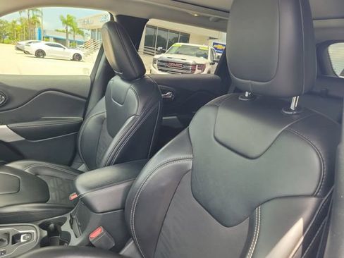 Used 2022 Jeep Cherokee Latitude w/ Sun & Sound Group AWD/4WD image 16