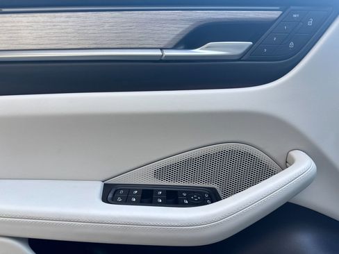 Used 2025 Porsche Macan 4 Electric image 12