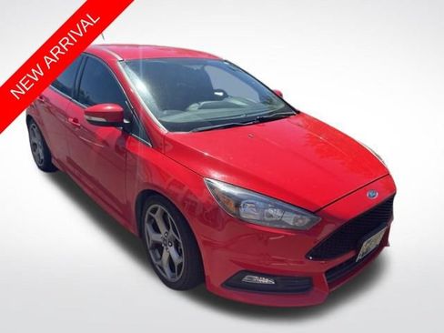 Used 2017 Ford Focus ST FWD image 1