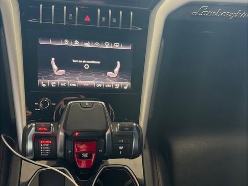 Used 2019 Lamborghini Urus AWD/4WD image 9