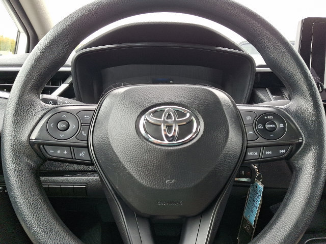 Used 2025 Toyota Corolla LE FWD image 19