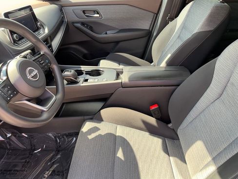Used 2023 Nissan Rogue SV FWD image 9
