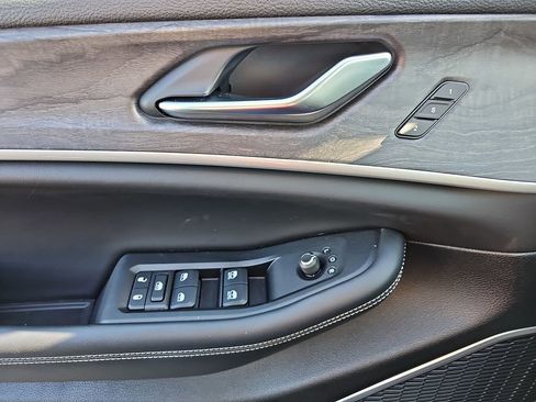 Used 2023 Jeep Grand Cherokee 4WD 4xe image 32