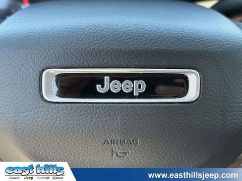 Used 2022 Jeep Grand Cherokee L Limited AWD/4WD image 32