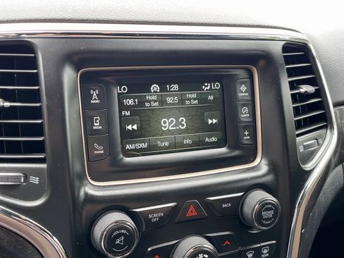 Used 2017 Jeep Grand Cherokee Laredo w/ Quick Order Package 23E image 29