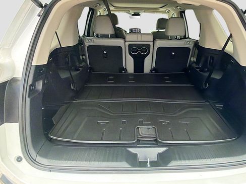 Used 2025 Honda Pilot Touring image 24
