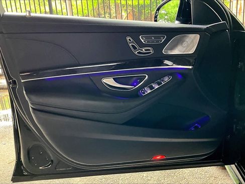 Used 2017 Mercedes-Benz S 550 Sedan image 21