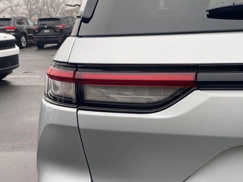 New 2025 Jeep Grand Cherokee Altitude image 14