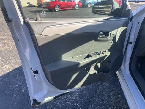 Used 2010 Chevrolet Malibu LS image 22