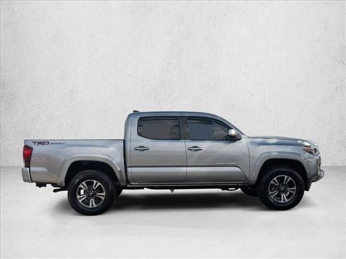 Used 2019 Toyota Tacoma TRD Sport image 4
