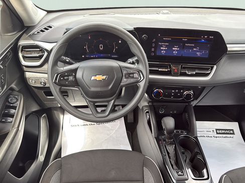 Used 2025 Chevrolet TrailBlazer LT AWD/4WD image 16