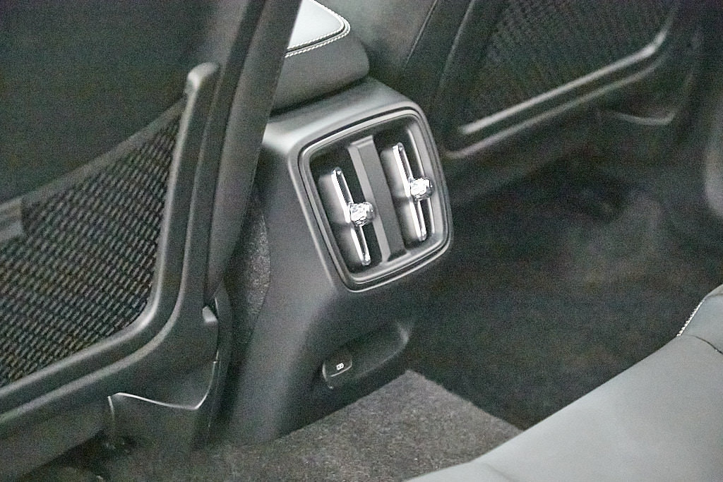 Certified 2023 Volvo XC40 Recharge Plus AWD/4WD image 21