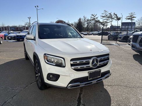 Used 2023 Mercedes-Benz GLB 250 4MATIC image 2