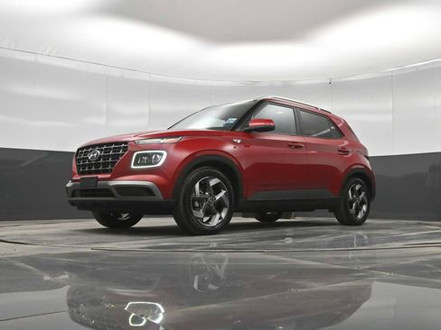 Used 2022 Hyundai Venue Limited FWD image 32