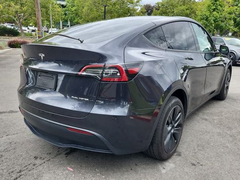 Used 2024 Tesla Model Y Long Range AWD/4WD image 2