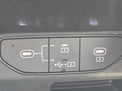 Used 2025 Kia Sorento LX FWD image 4