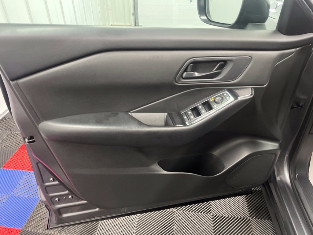 Used 2024 Nissan Rogue S AWD/4WD image 19