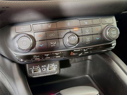 Used 2024 Dodge Durango SXT w/ SXT Blacktop Group AWD/4WD image 21