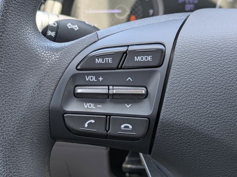 Used 2019 Hyundai Elantra SE w/ Winter Weather Package FWD image 20
