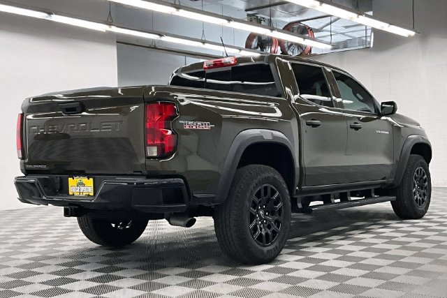 Used 2024 Chevrolet Colorado Trail Boss w/ Advanced Trailering Package AWD/4WD image 14