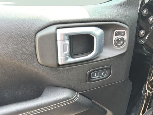 Used 2021 Jeep Wrangler Unlimited Sahara AWD/4WD image 23