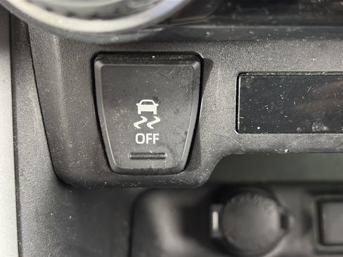 Used 2021 Toyota RAV4 LE AWD/4WD image 21