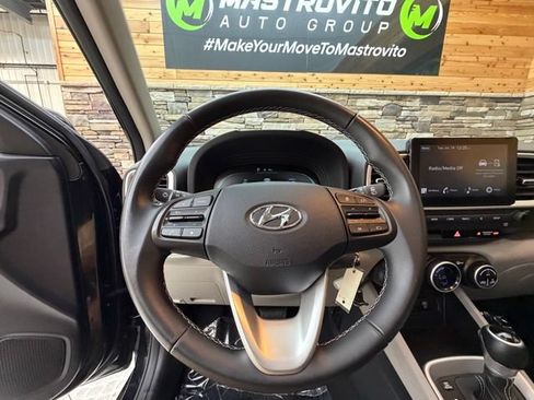 Used 2023 Hyundai Venue SEL FWD image 20