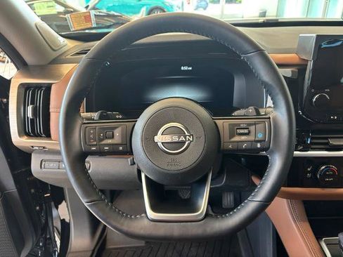 Certified 2025 Nissan Pathfinder Platinum w/ Black Appearance Package AWD/4WD image 19