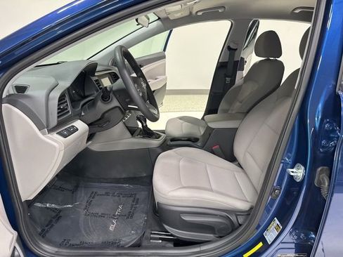 Used 2020 Hyundai Elantra SE FWD image 11