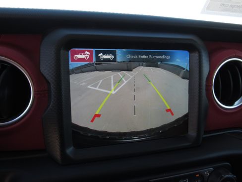 Used 2023 Jeep Wrangler Unlimited Rubicon 4xe AWD/4WD image 19