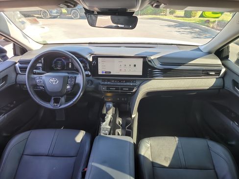 Used 2025 Toyota Camry XLE FWD image 14