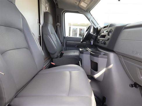 Used 2023 Ford E-350 and Econoline 350 Super Duty w/ Power Windows & Locks Group image 9