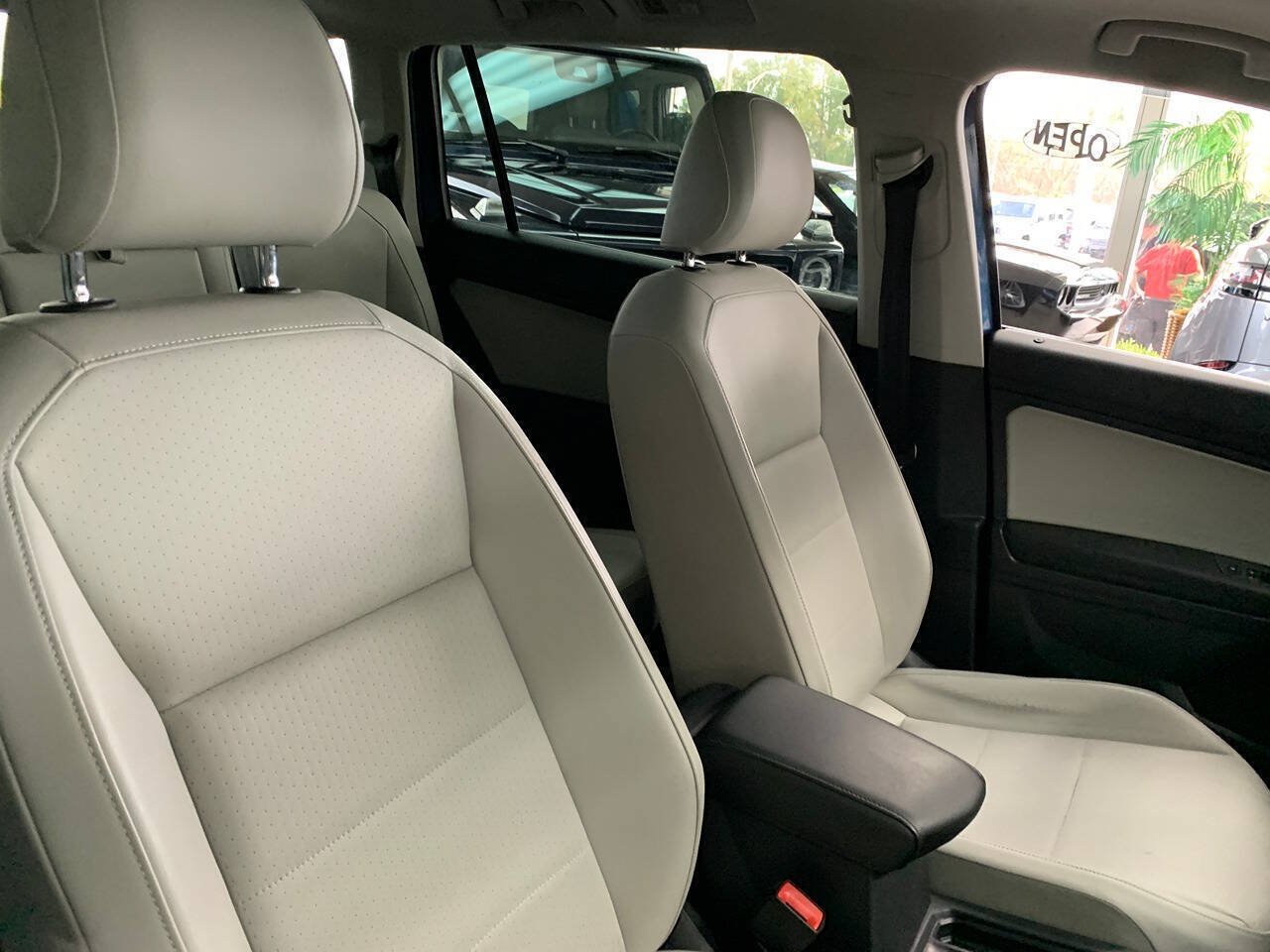 Used 2018 Volkswagen Tiguan SE AWD/4WD image 18