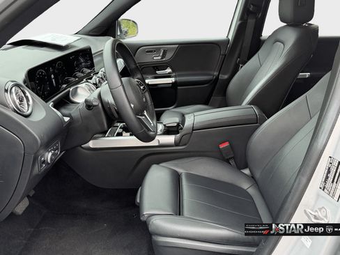 Used 2022 Mercedes-Benz GLB 250 4MATIC w/ Premium Package Lite image 9