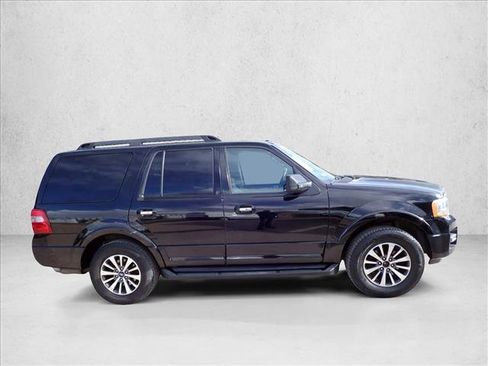 Used 2017 Ford Expedition XLT image 5