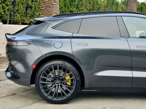Used 2023 Aston Martin DBX image 16