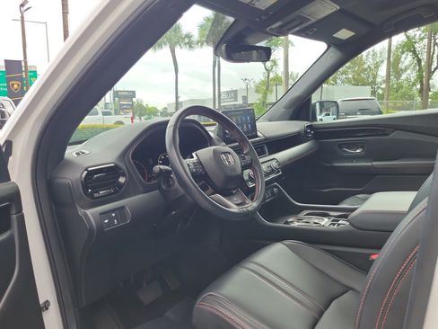 Used 2024 Honda Pilot TrailSport image 9